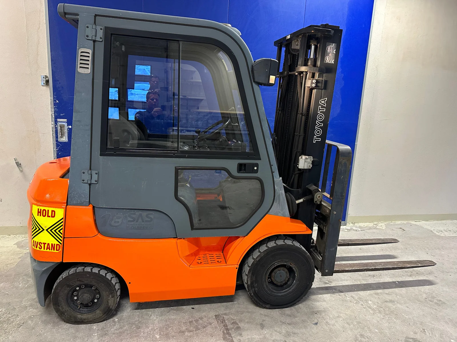 Toyota-02-7FDFF18-10 Chariot élévateur Toyota 02-7FDFF18 2006 – Image 1